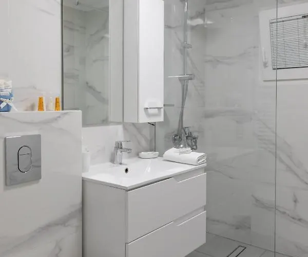 Imedio Azure Aviatiei * Bucharest